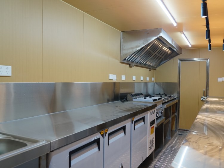 shipping-container-restaurant-interior-design